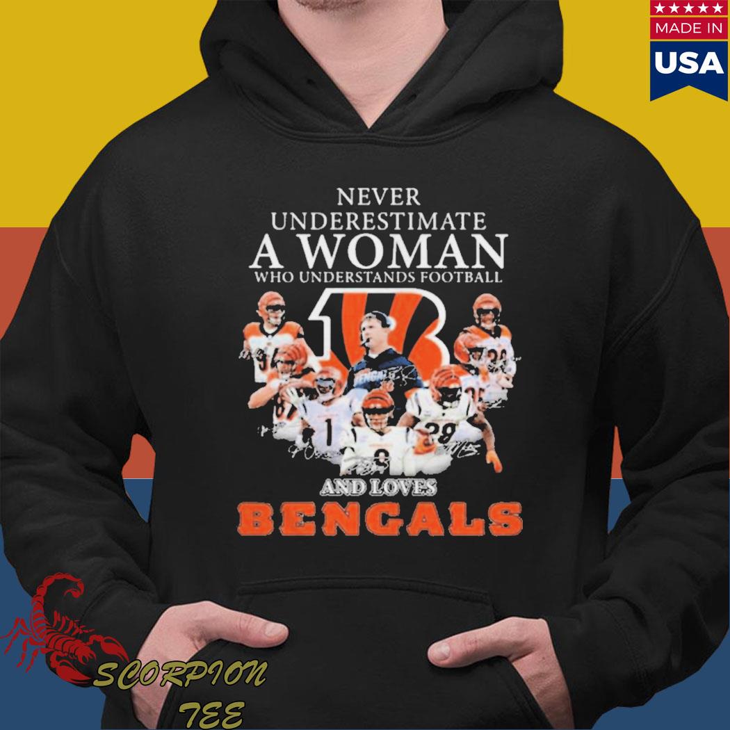 Never underestimate a women who understands football and loves Cincinnati Bengals  t-shirt, hoodie, sweater and v-neck t-shirt