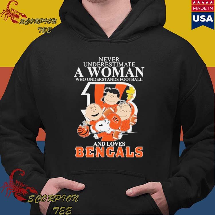 Never underestimate a woman who understands Football and loves cincinnatI  bengals mix Snoopy Peanuts T-shirt, hoodie, sweater, long sleeve and tank  top